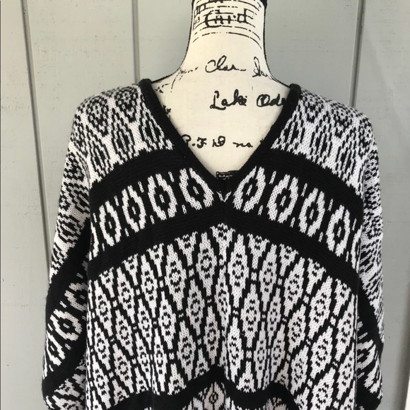 NW Women’s NY Collection Poncho/Cardigan - Picture 7 of 10